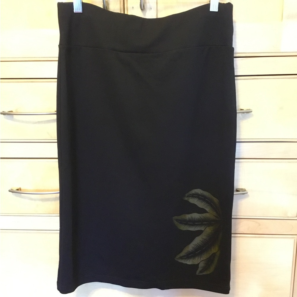MENA PENCIL SKIRT size 12 black Gold embossed leaf @ hem quality fabric stretchy